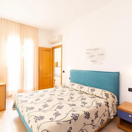 Riviera شقة فندقية مارينا دي بييتراسانْت