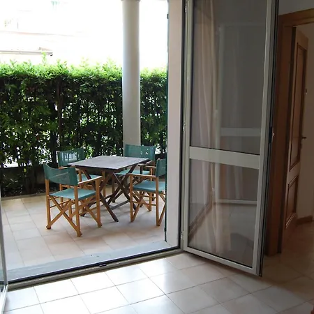 Riviera 3* مارينا دي بييتراسانْت