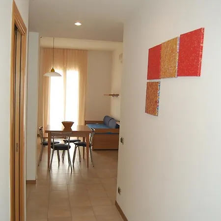 Riviera مارينا دي بييتراسانْت