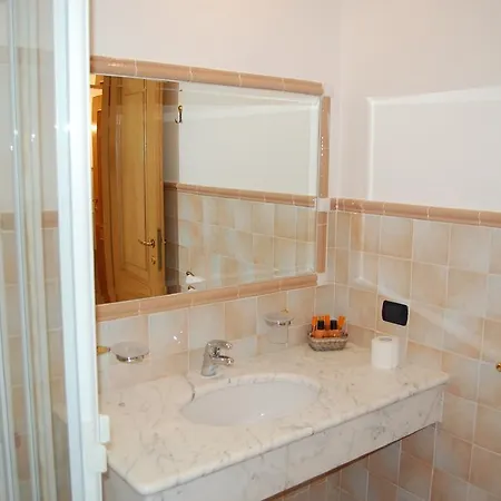 Riviera 3* مارينا دي بييتراسانْت