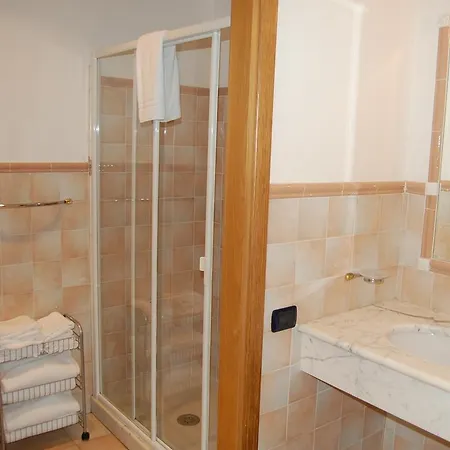 Riviera مارينا دي بييتراسانْت