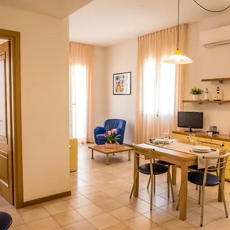 Riviera 3* مارينا دي بييتراسانْت